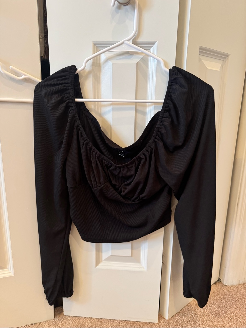 Black Women's Cropped Long-Sleeve Top